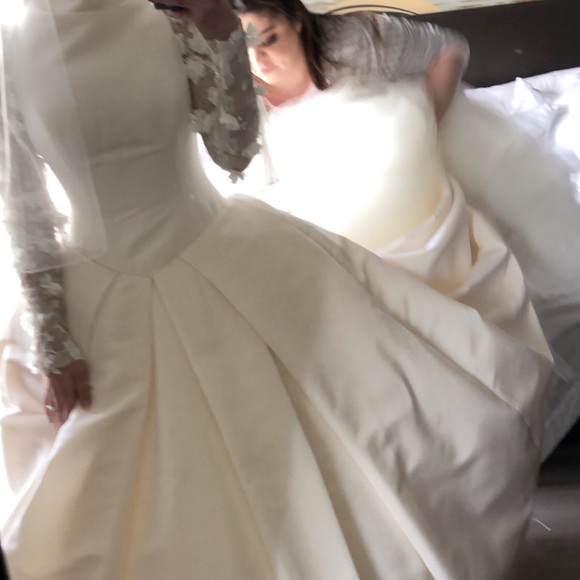 Wedding dress - Picture 5 of 6